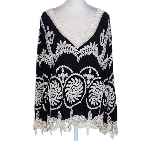 Lapis Black and Cream Boho Top with Crochet Lace Accents NWT Size Small - Picture 1 of 9